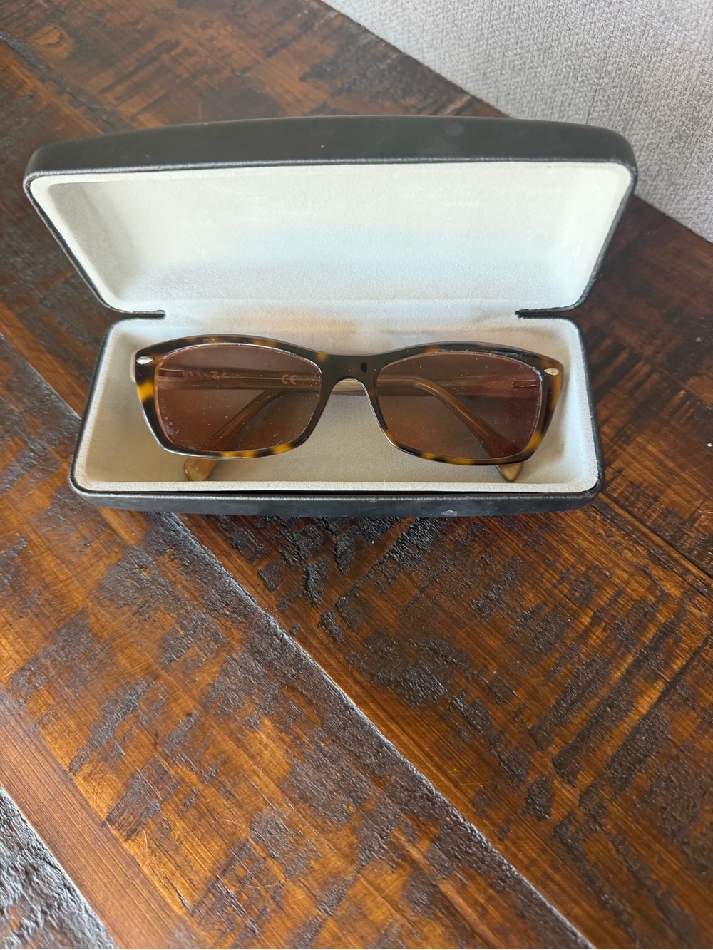Ray-Ban RX5255 Eyeglasses. - Picture 4 of 7